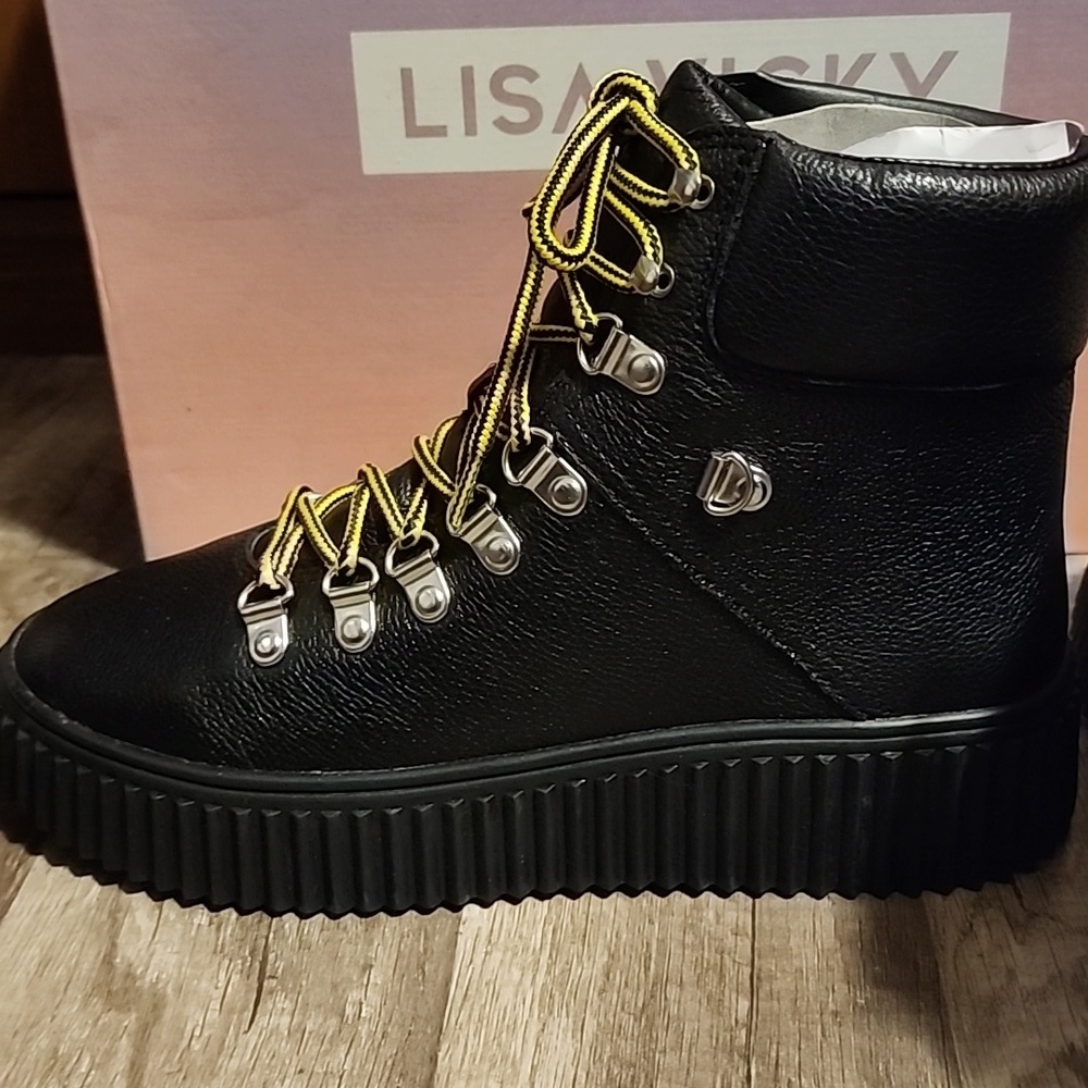 SOLD*** Tireless-V Black Milled Leather Lace Up Boot Size 7 New In Box - Picture 5 of 5